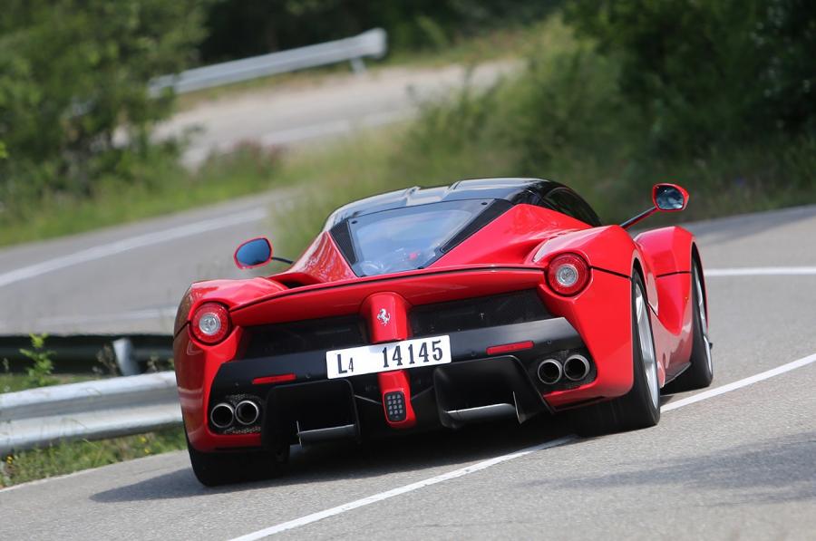  Ferrari LaFerrari 2015 года  (фото 12 из 56)